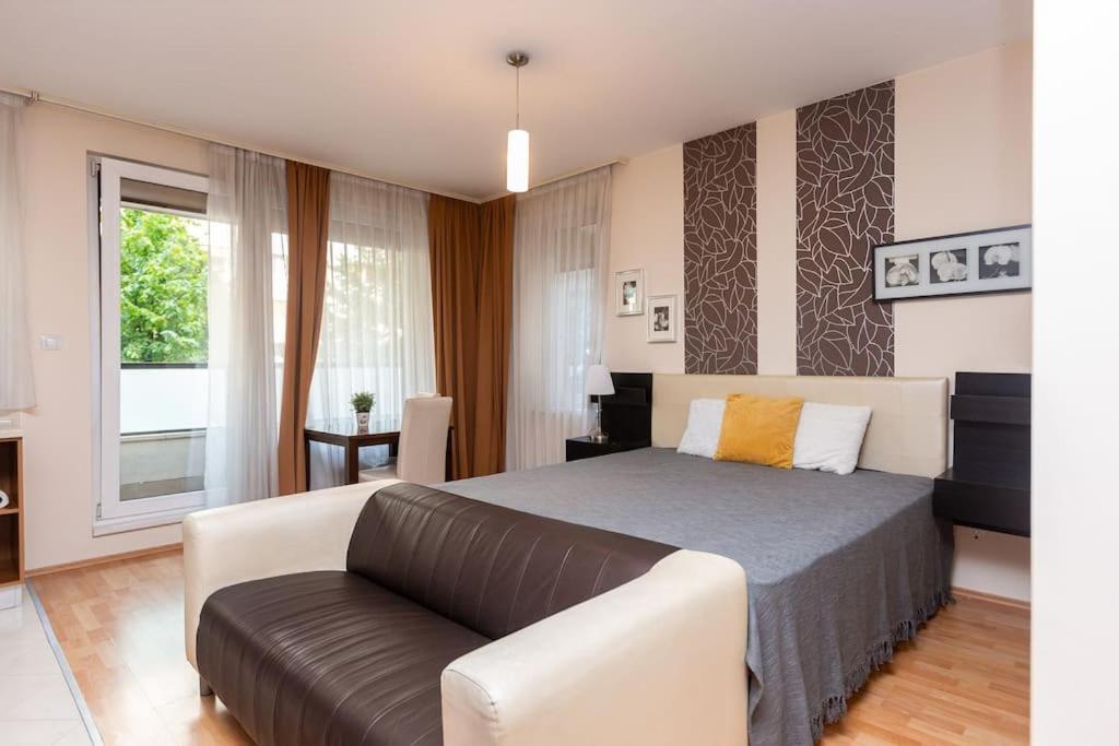 Lägenhet Flat On Corvin Promenade With Big Balcony *