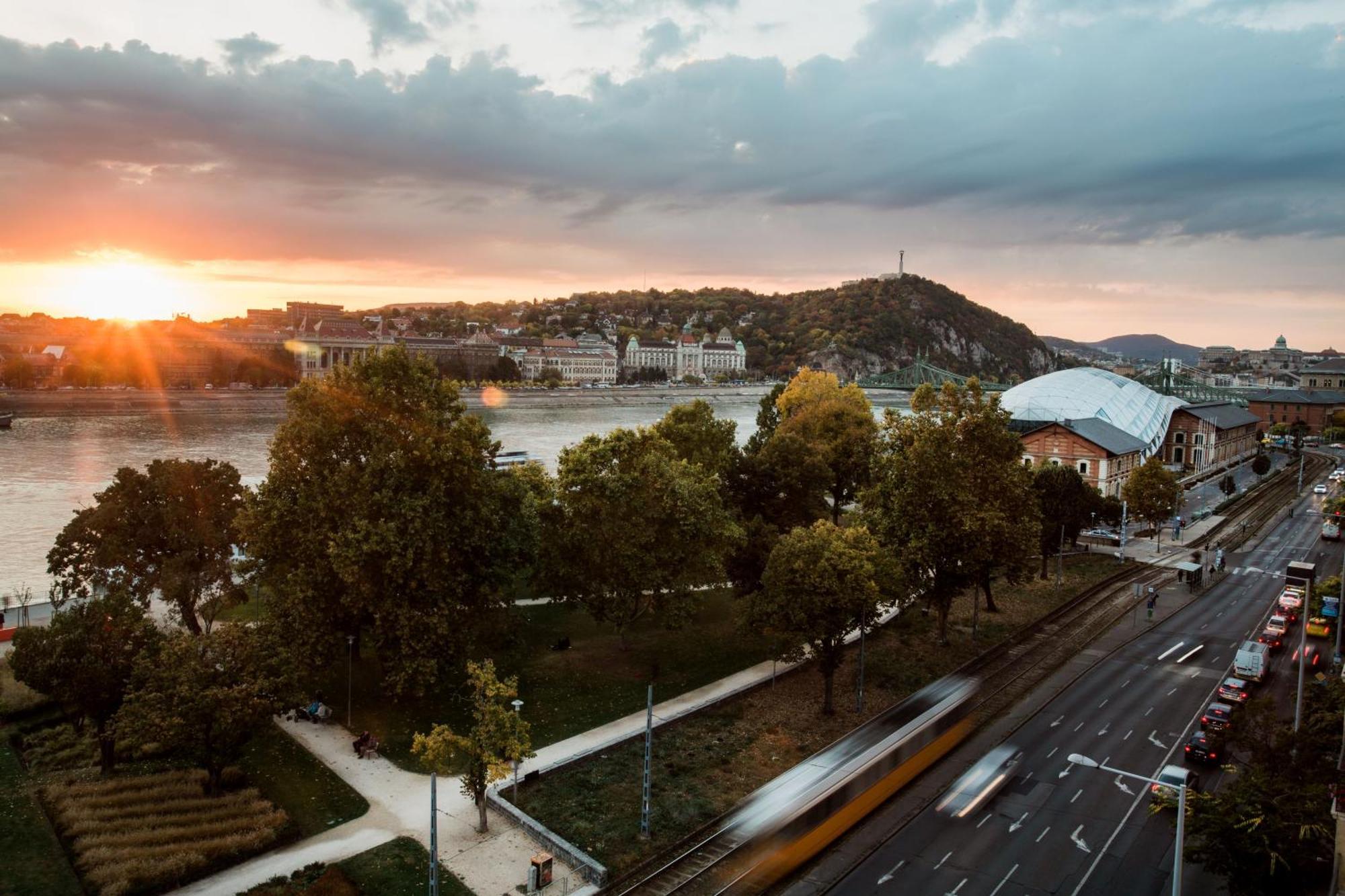 Luxurious Danubeside For 6 * Budapest