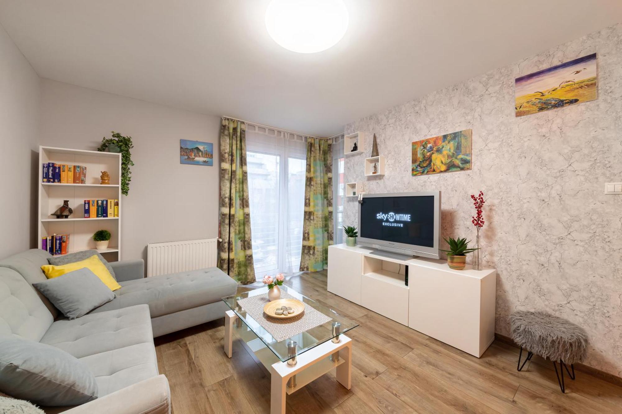 Center Budget Inside Free Parking Self Check-in Free Streaming Ac Balcony * Budapest