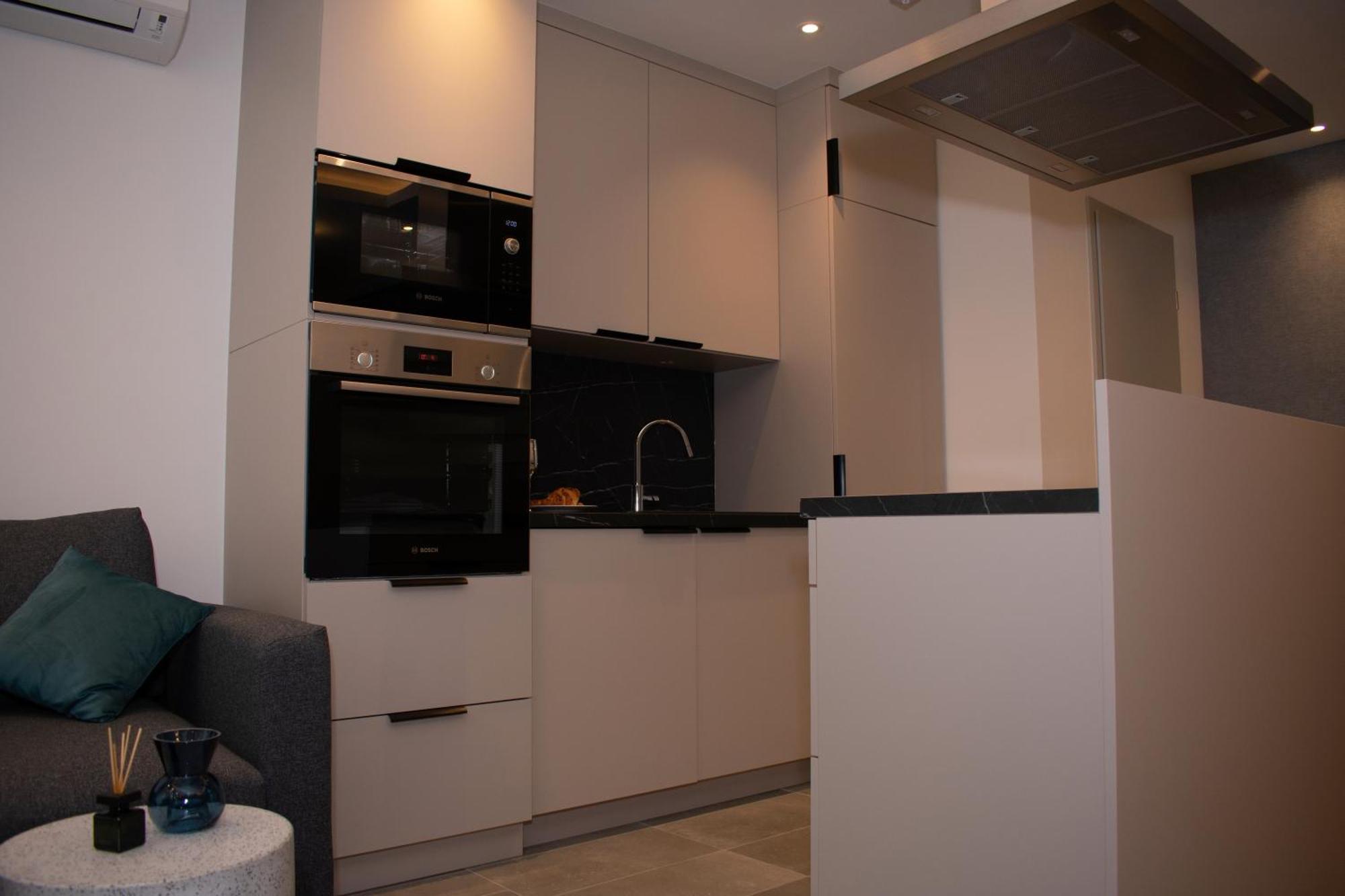 Luxury Cozy 2 Bdr Downtown Apt.4 *