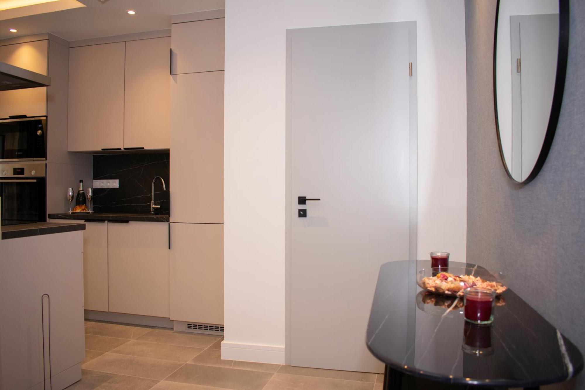 Luxury Cozy 2 Bdr Downtown Apt.4 *