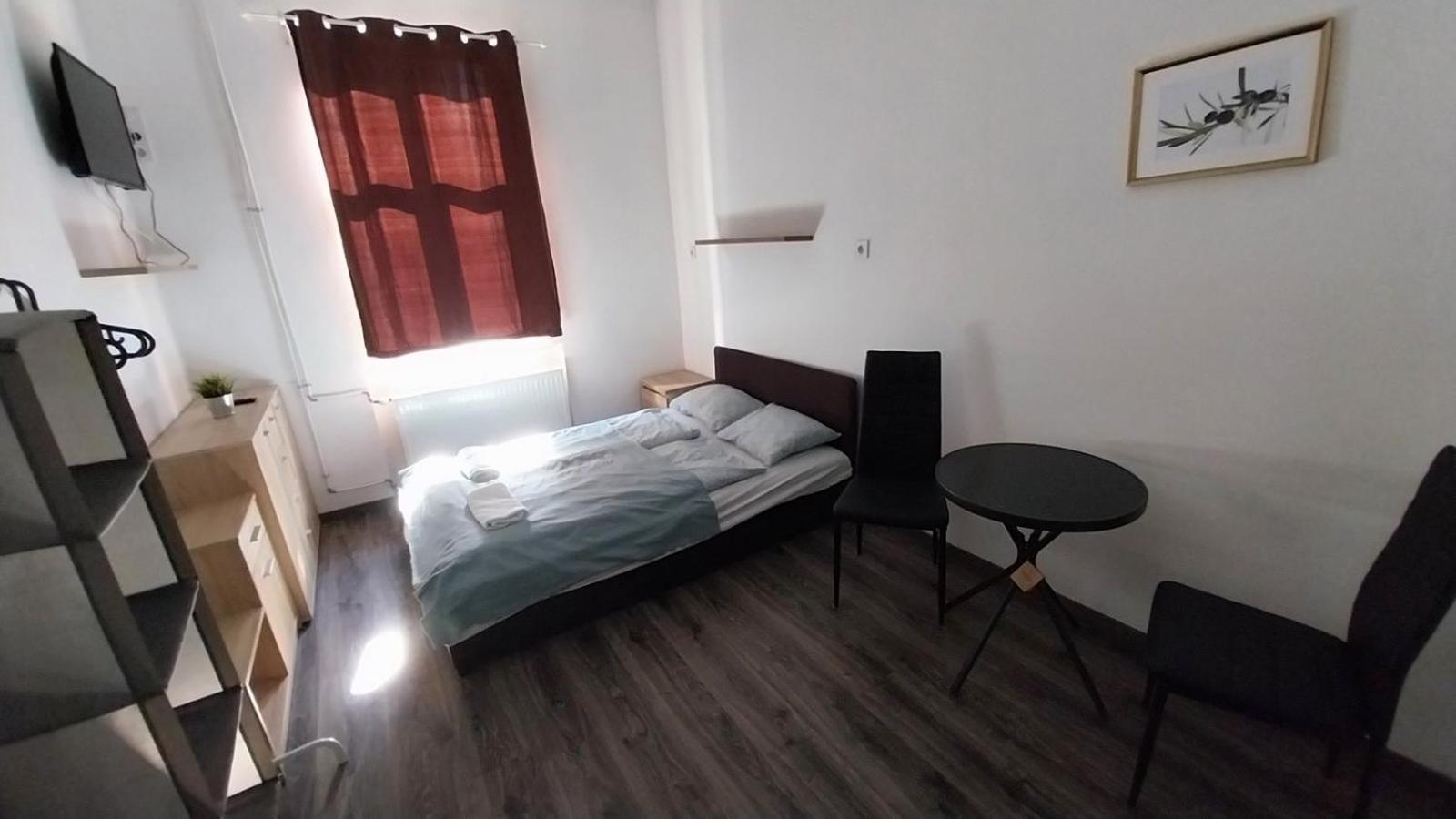 Privatunterkunft Aradi With Private Bathroom In The Centre *