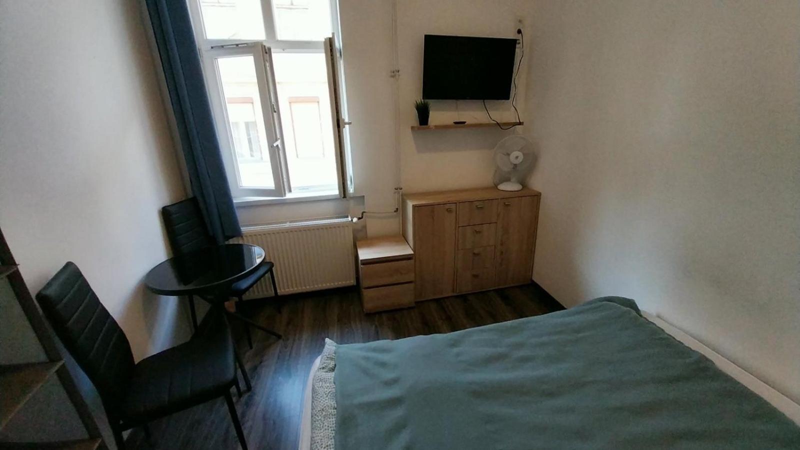 Aradi With Private Bathroom In The Centre Privatunterkunft Budapest