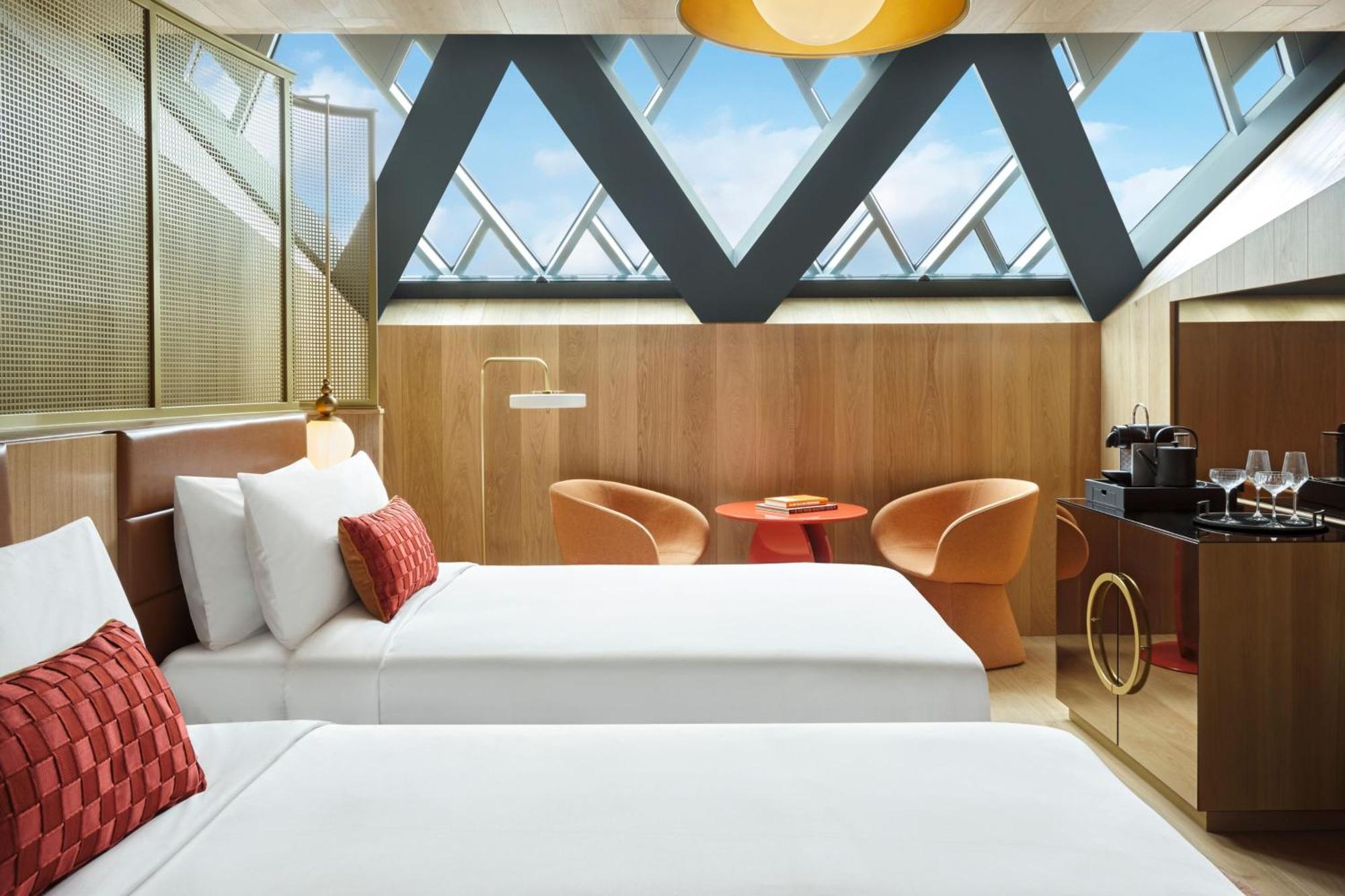 W Hotel 5*