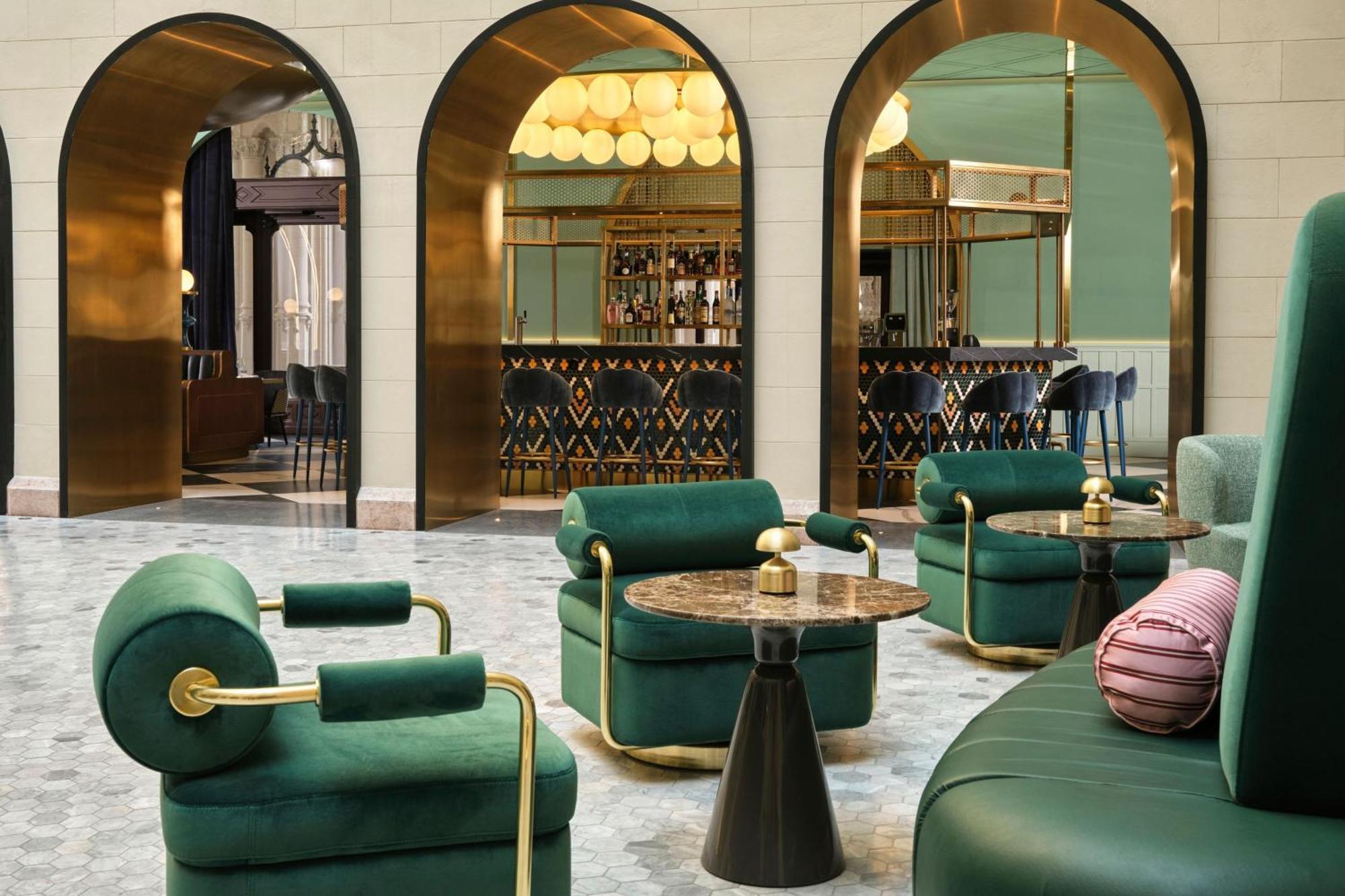 W Hotel 5*