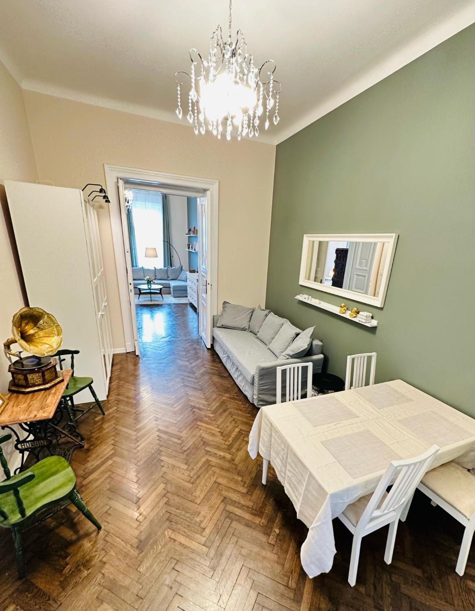The Spot With Chair - Cozy Space Near Danube Apartamento Budapest