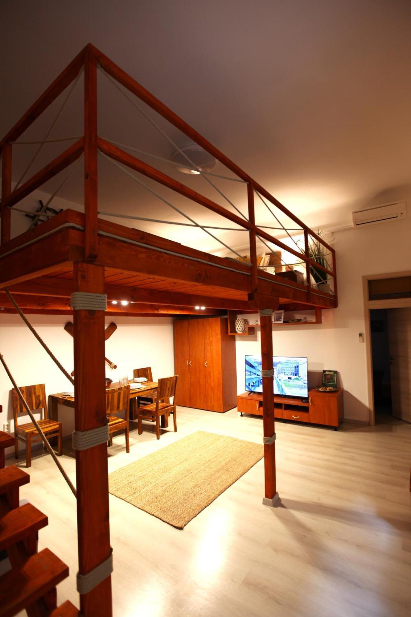 Goldcentral Danube-private Terrace-convenient Location *