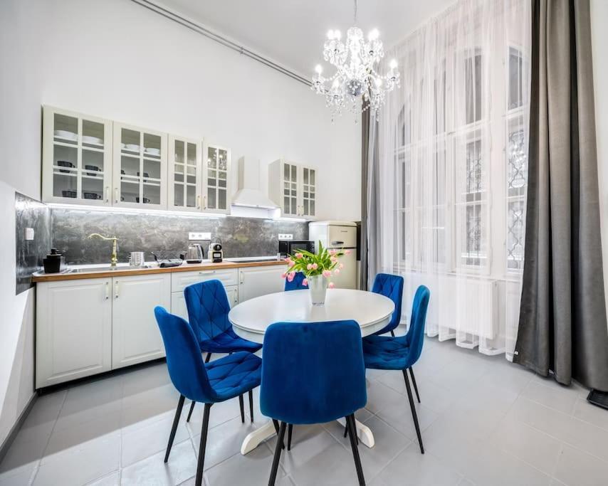 Apartamento Andrassy Grandeur With Indoor Parking
