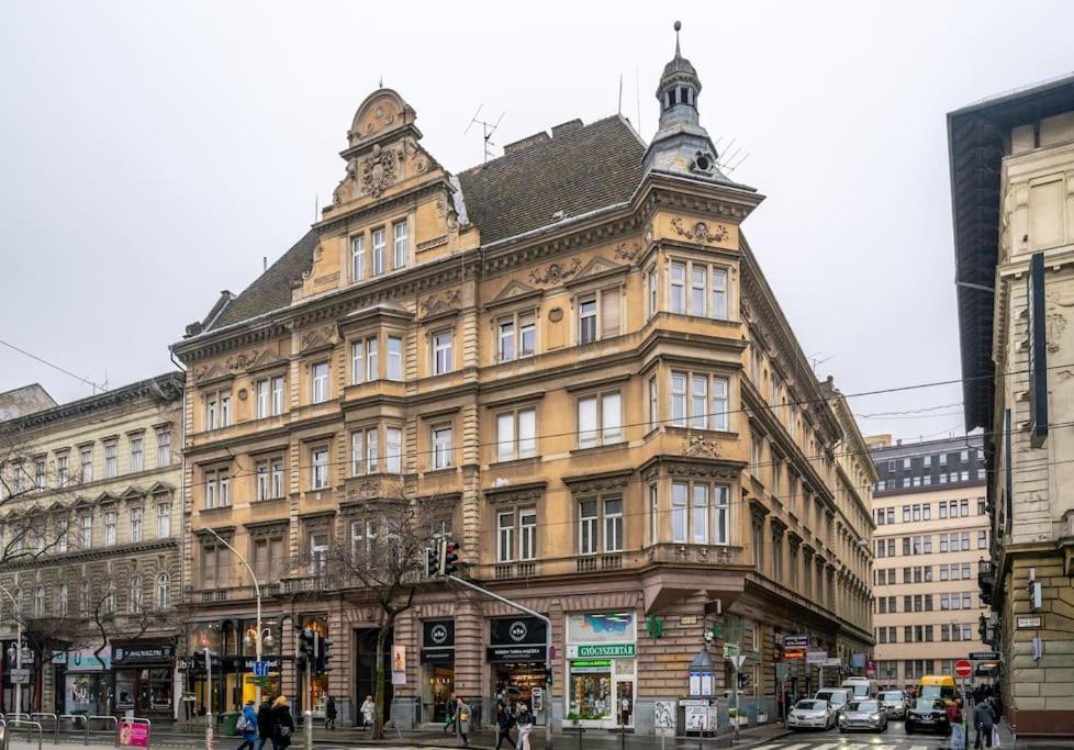 Andrassy Grandeur With Indoor Parking