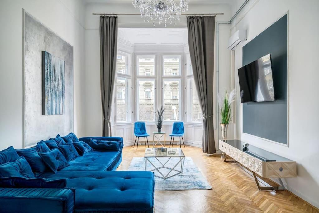 Andrassy Grandeur With Indoor Parking *