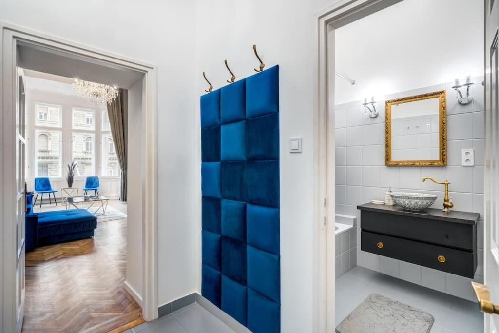 Apartamento Andrassy Grandeur With Indoor Parking Budapest