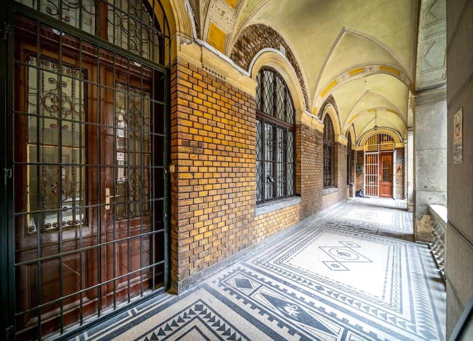 Andrassy Grandeur With Indoor Parking Apartamento