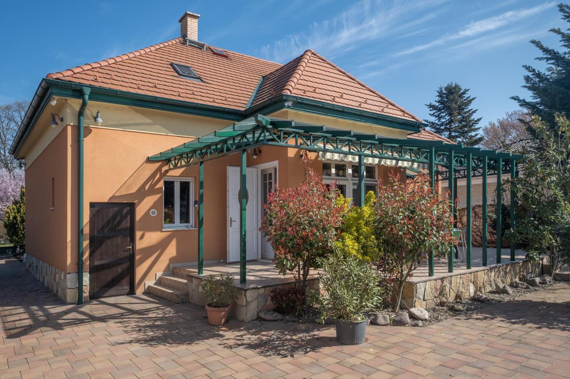 Villa Giovanni's Airport House *