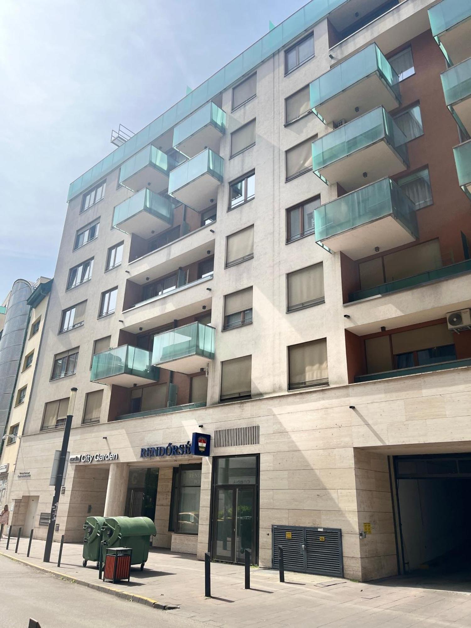 Apartman Corvin Gold City Garden *
