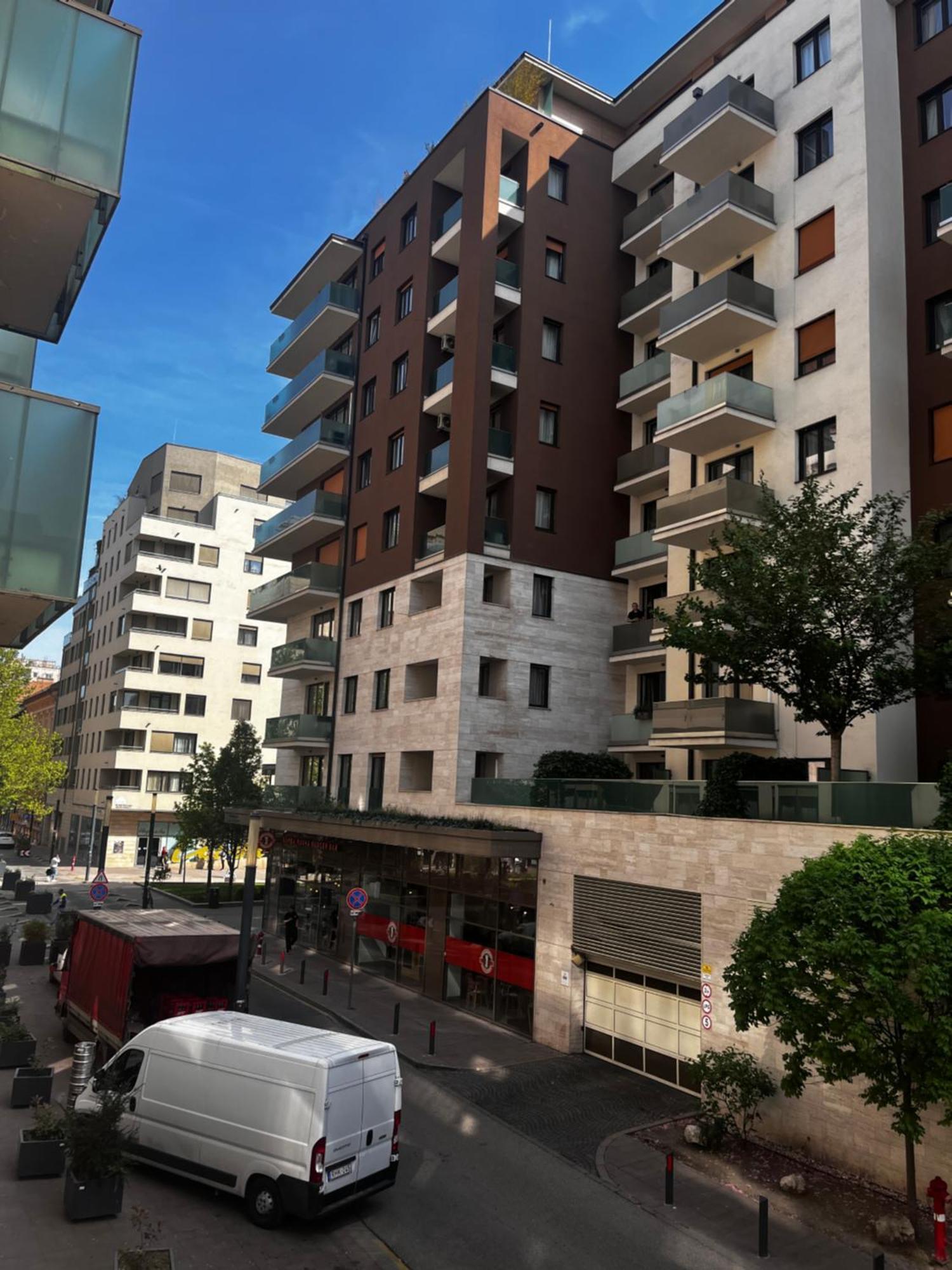 Corvin Gold City Garden Apartman