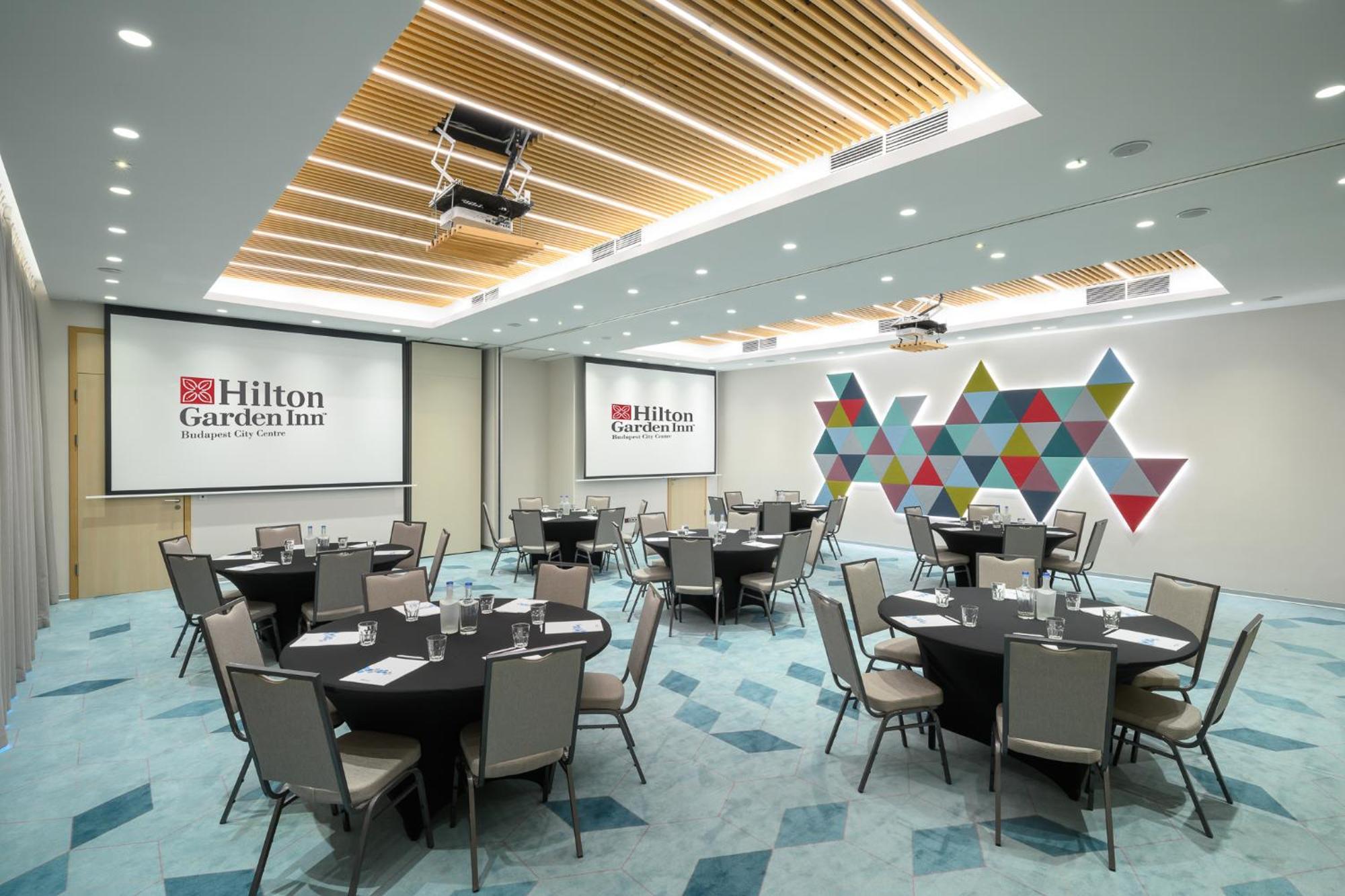 Hilton Garden Centre Hotel 4*