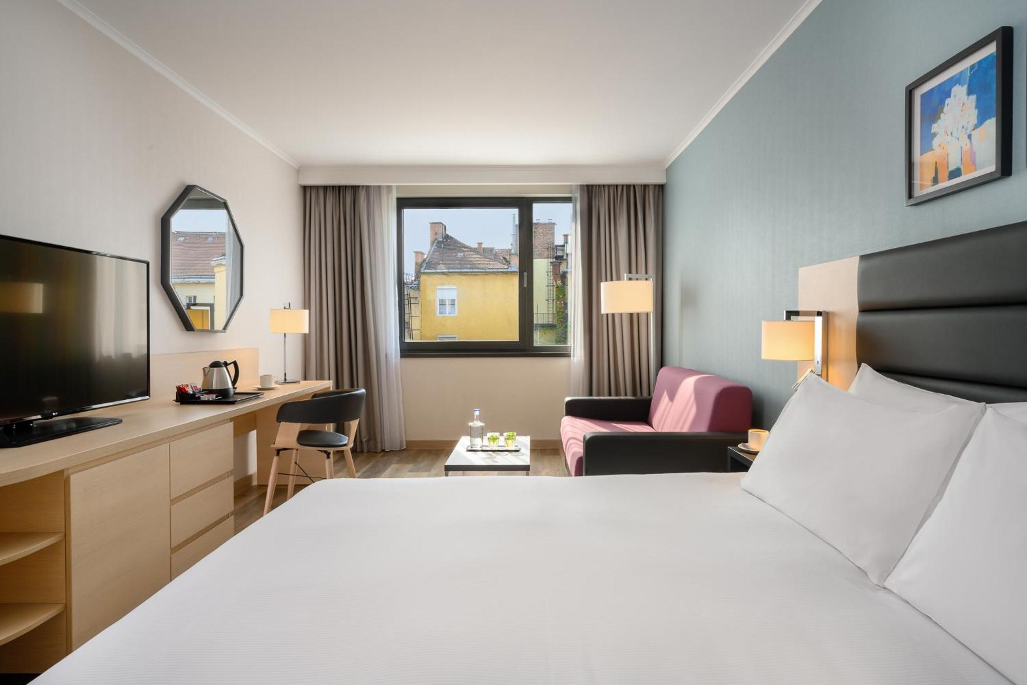 Hilton Garden Centre Hotel