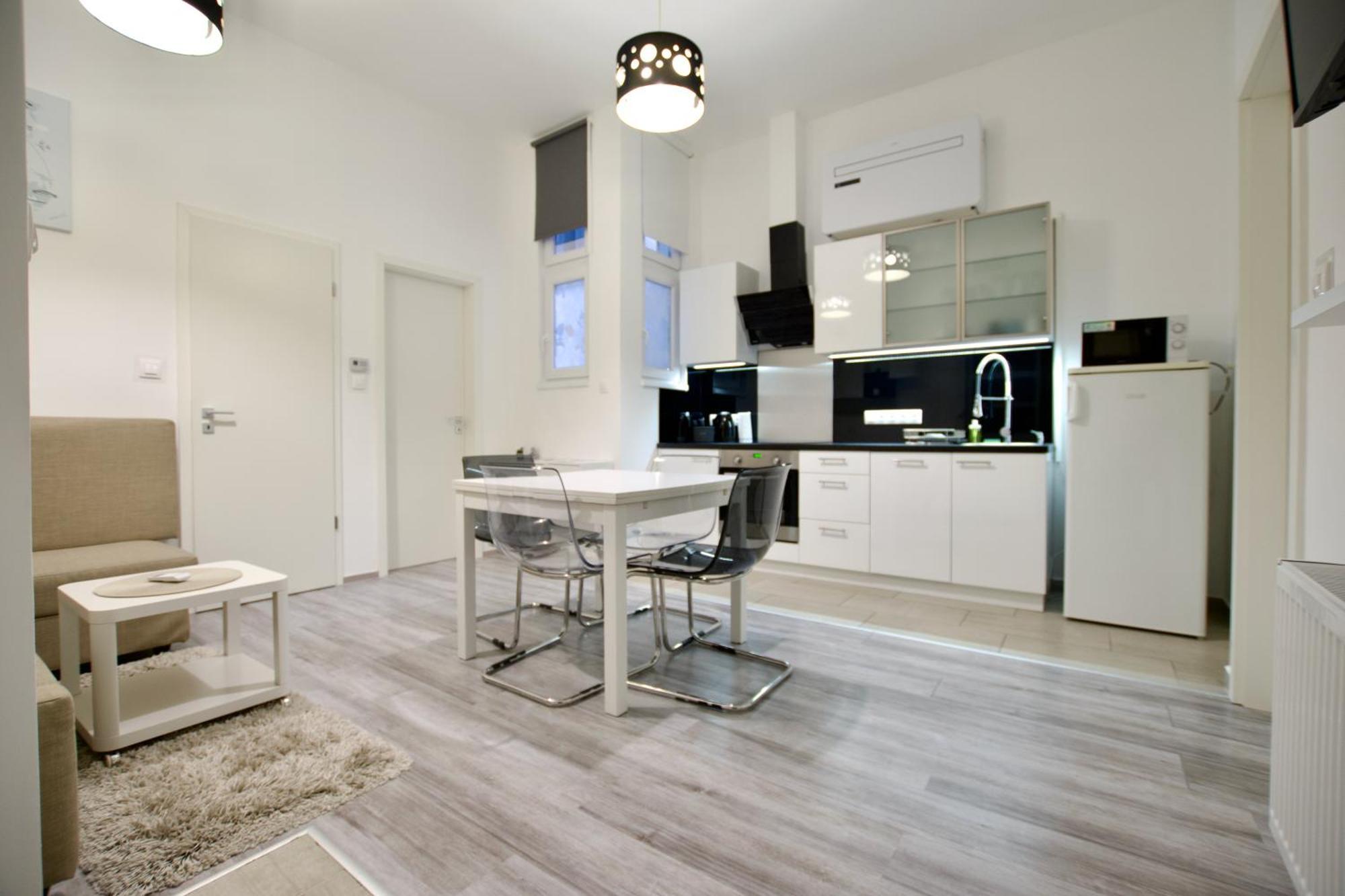 Apartment Standard By Hi5- Csengery Street *