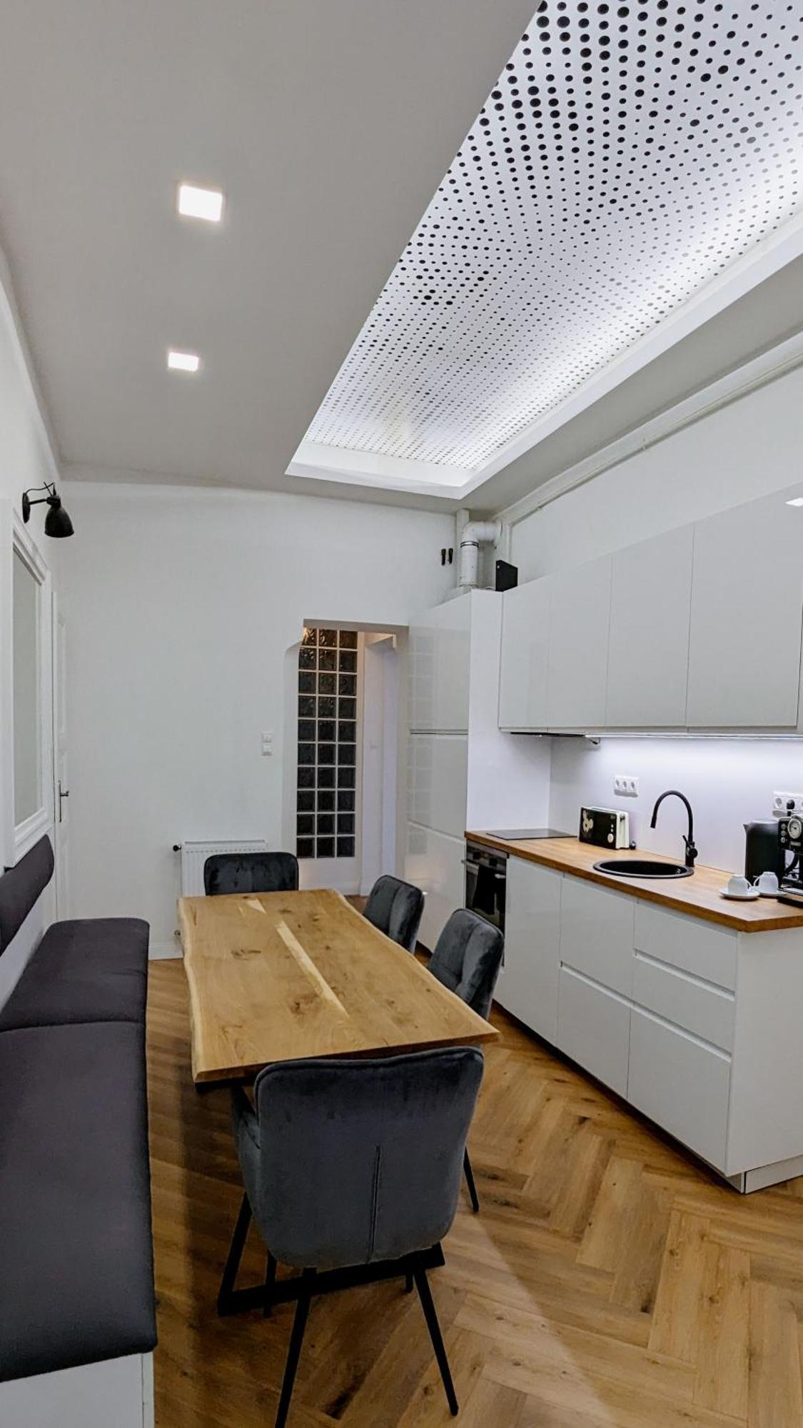 Pedestrian Apartment, The Location Apartmán