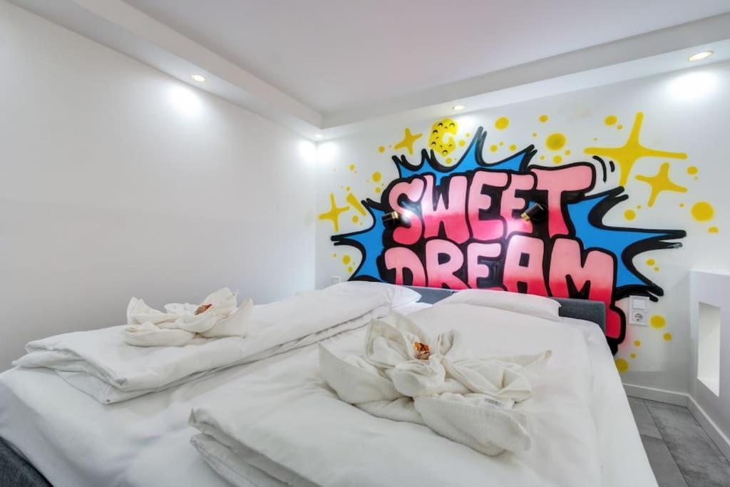 Pop Art Haven Bp Lejlighed