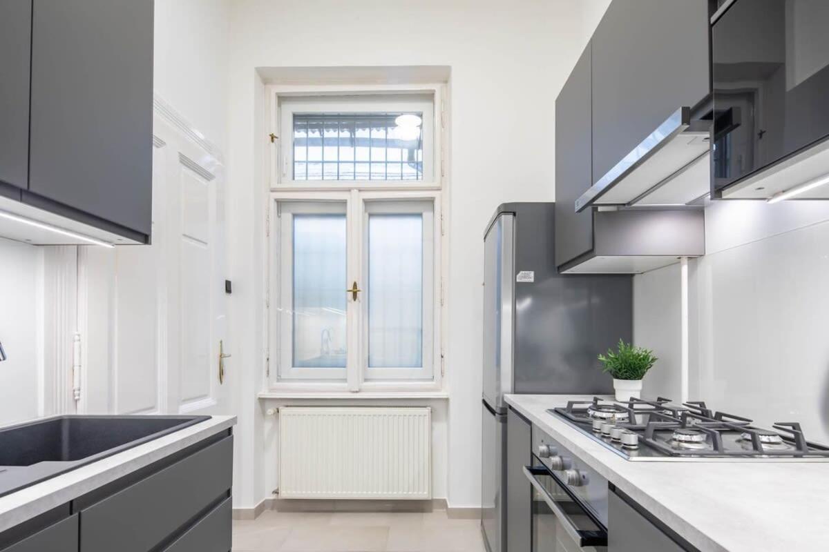 Super Large - Super Comfy With Balcony Apartamento