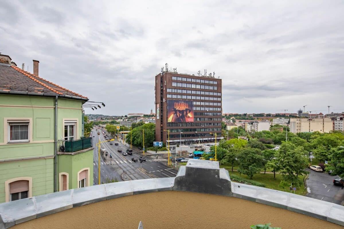 Super Large - Super Comfy With Balcony Budapest