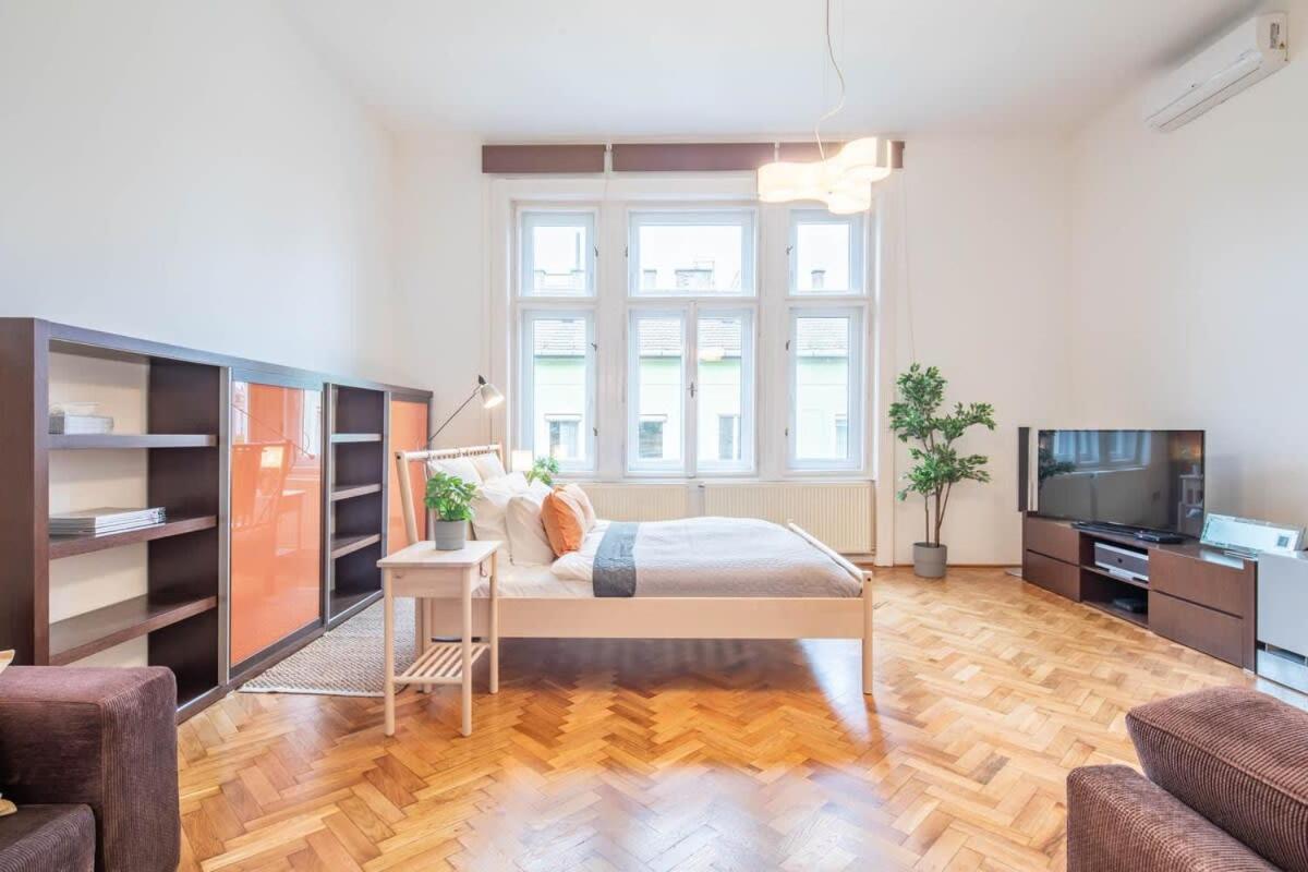 Super Large - Super Comfy With Balcony Apartamento Budapest