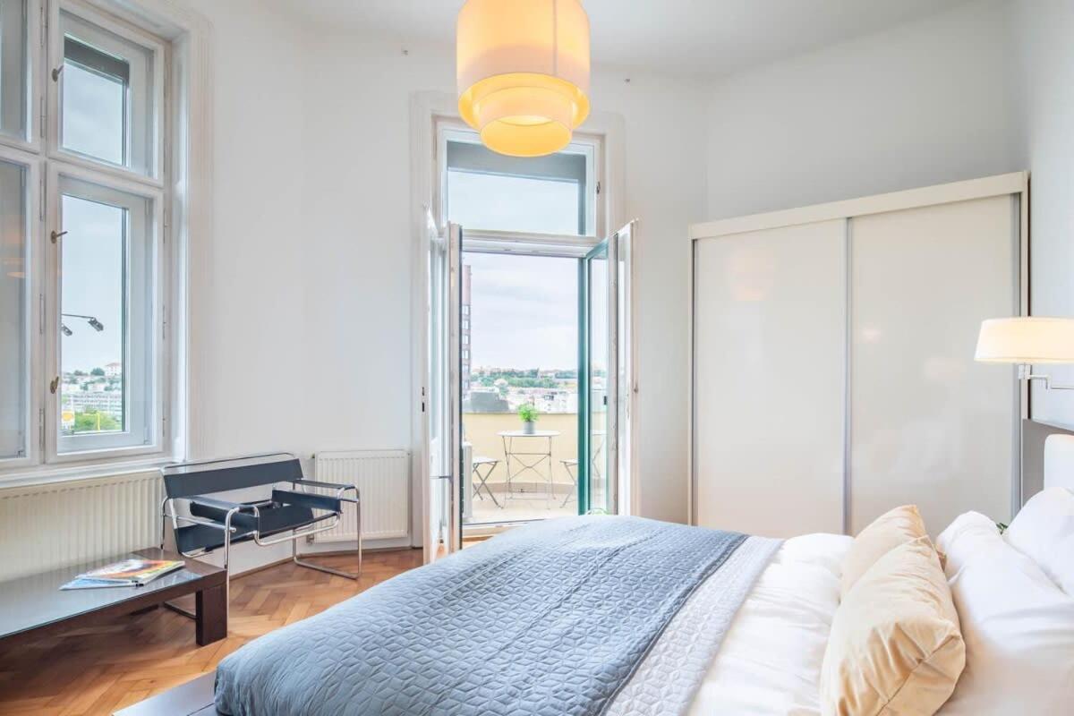 Super Large - Super Comfy With Balcony * Budapest