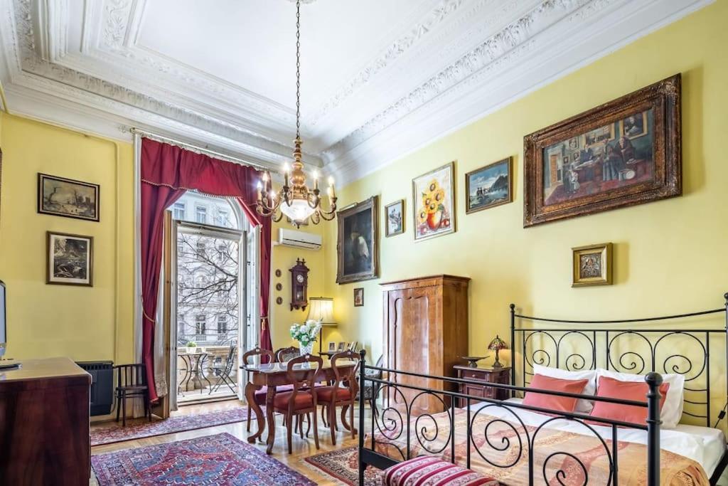 Jozsef-corvin Apartment