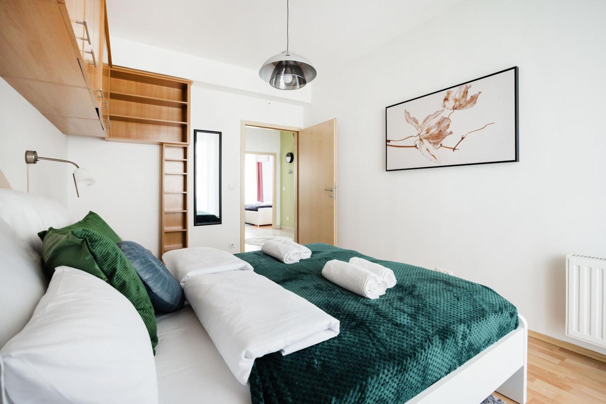 Modern Two-bedroom With Free Parking