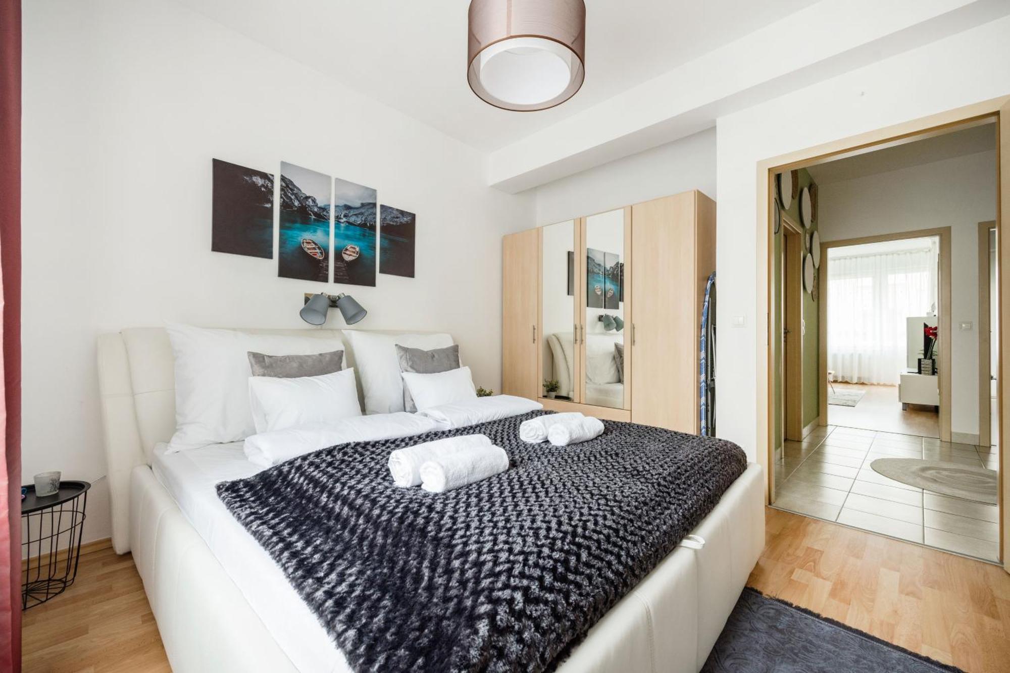 Modern Two-bedroom With Free Parking Apartmán