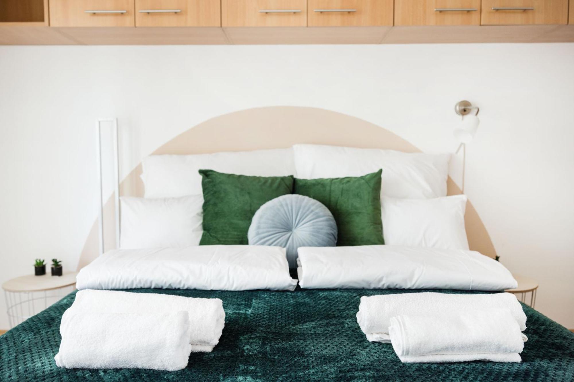 Modern Two-bedroom With Free Parking Apartmán