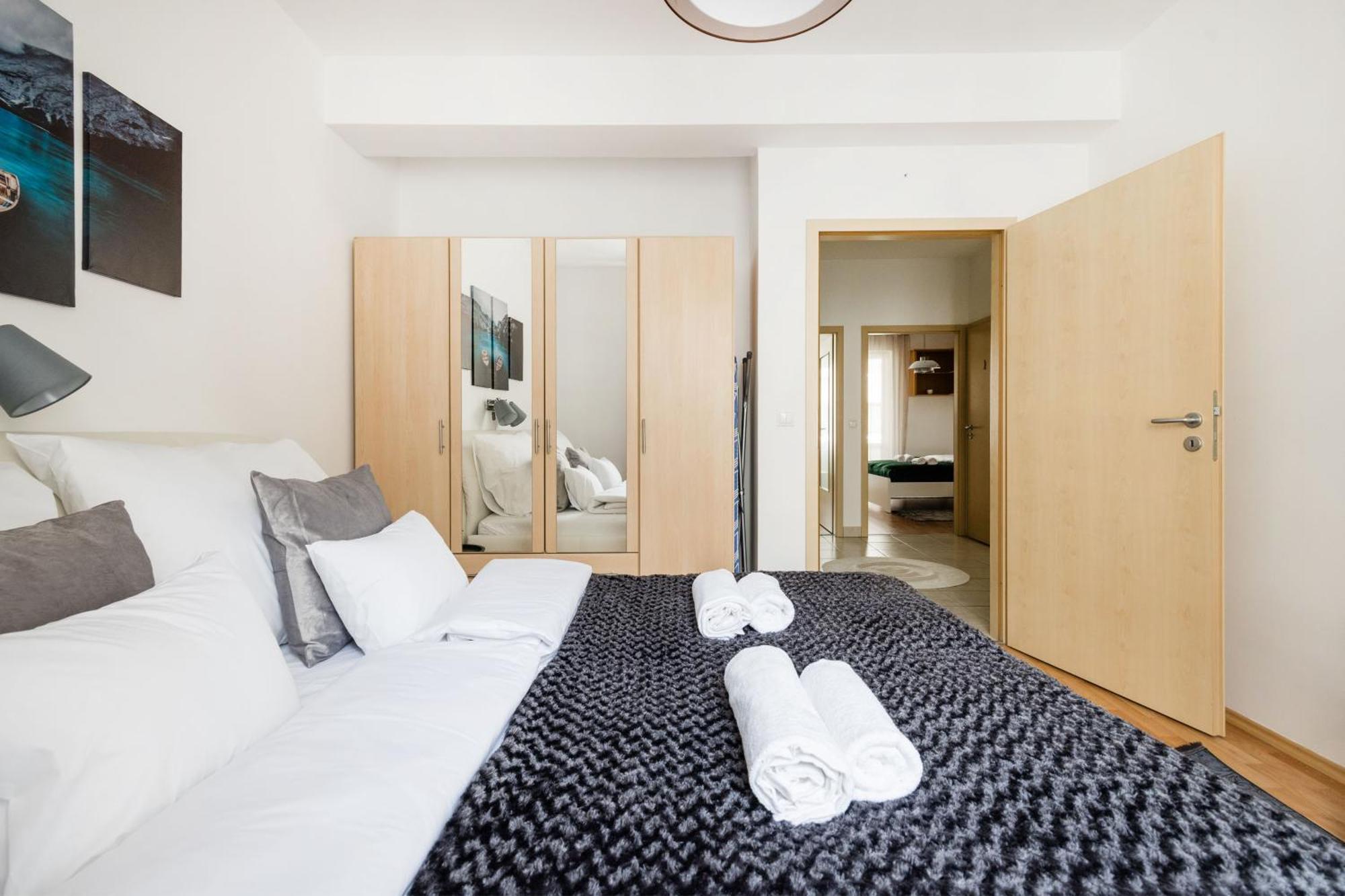 Modern Two-bedroom With Free Parking *