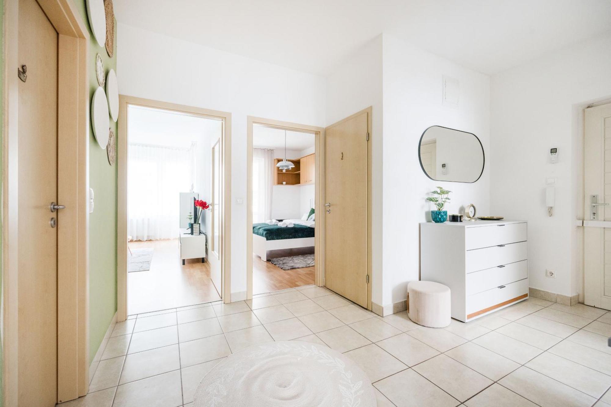 Modern Two-bedroom With Free Parking