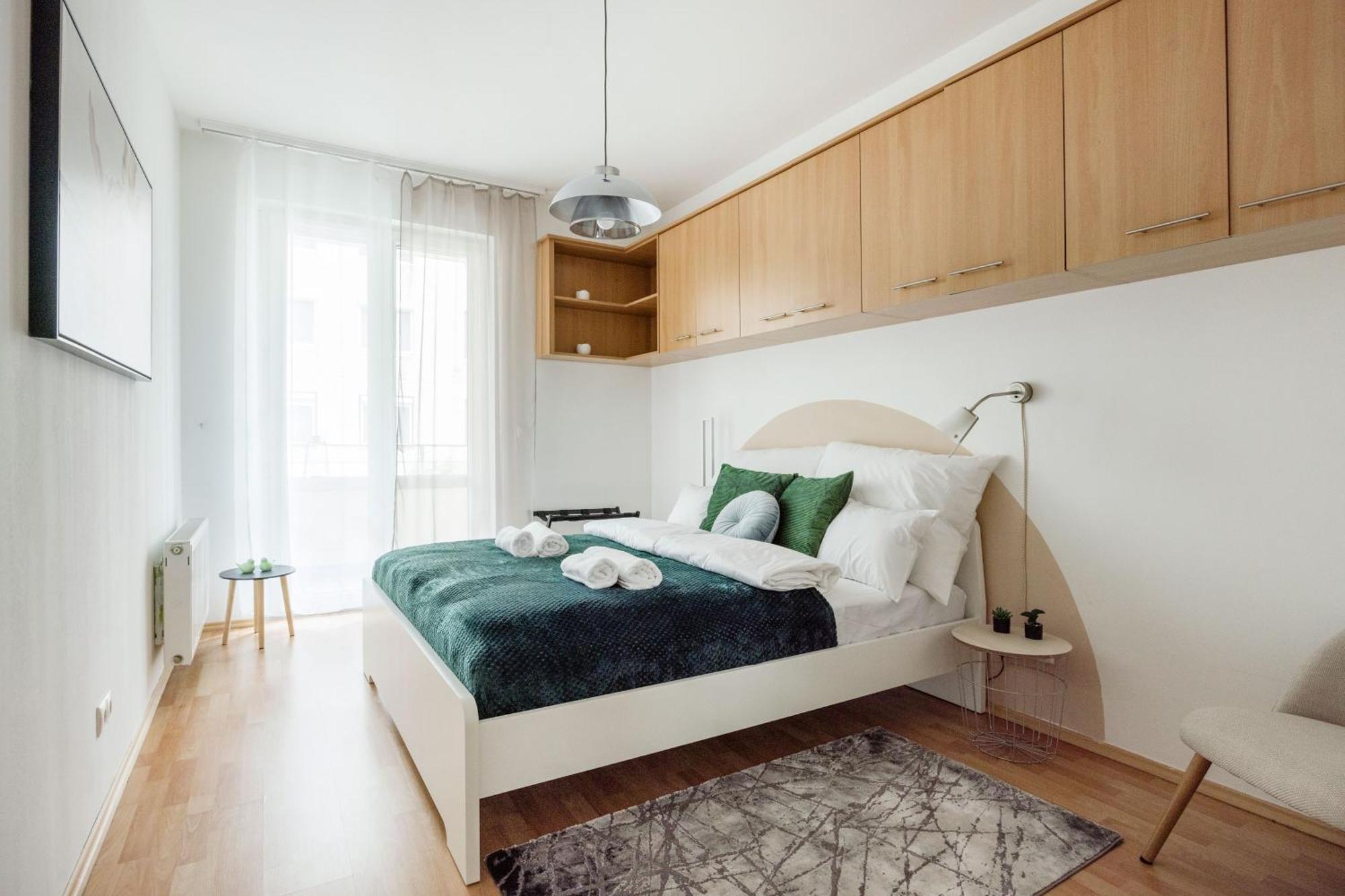 Modern Two-bedroom With Free Parking Apartmán *