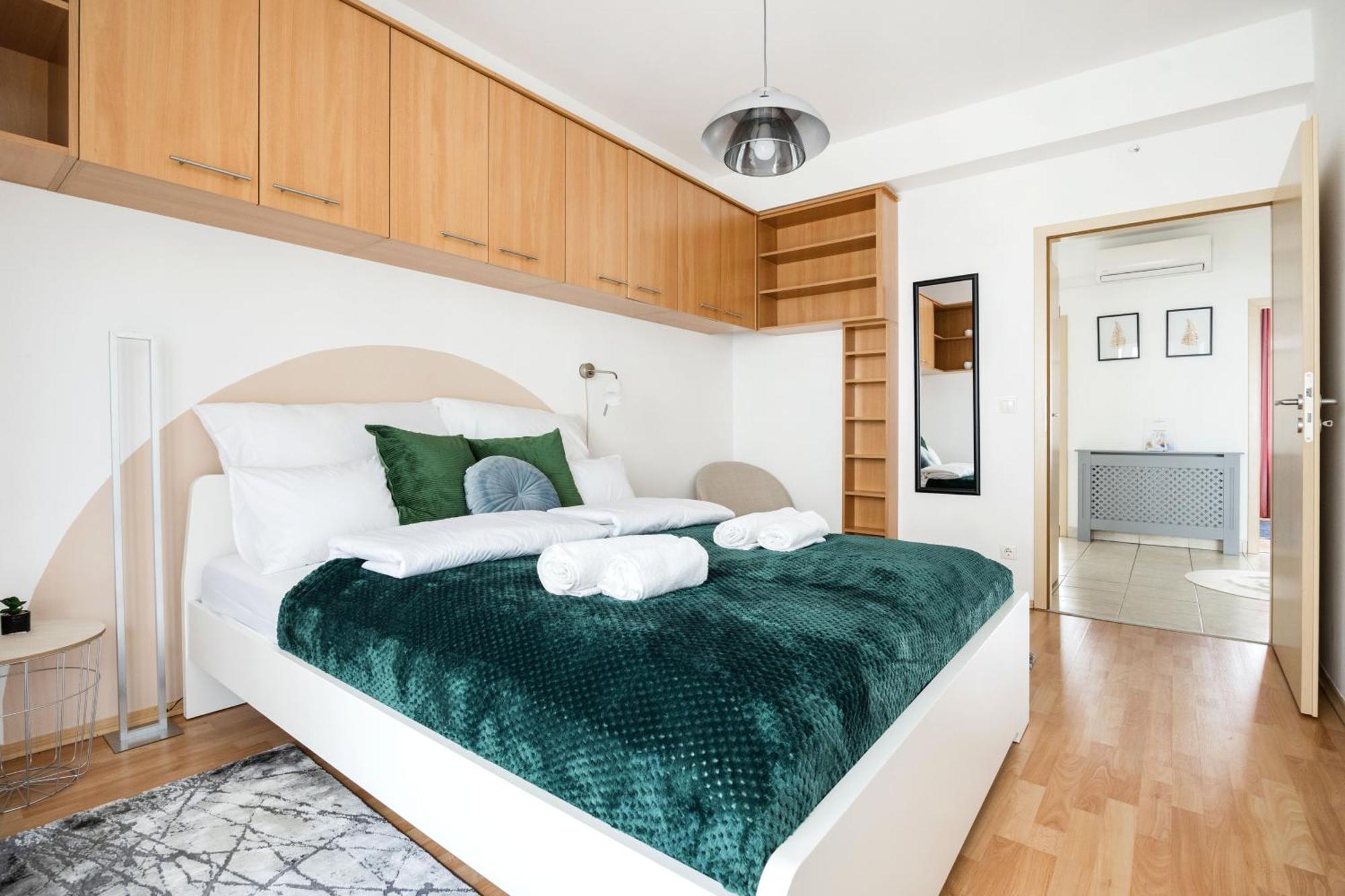 Apartmán Modern Two-bedroom With Free Parking