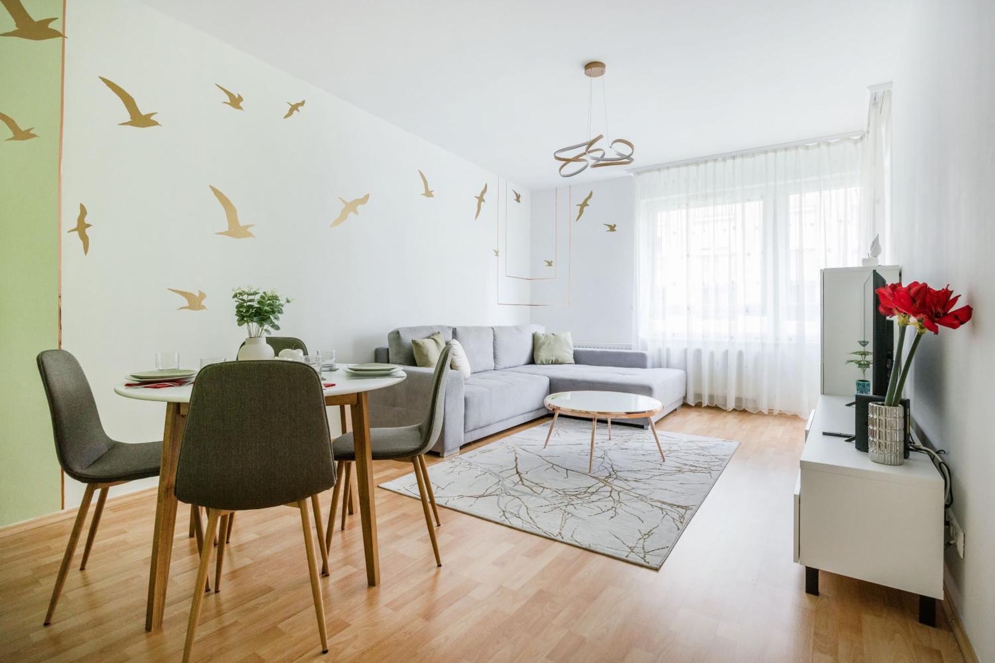 Apartmán Modern Two-bedroom With Free Parking *
