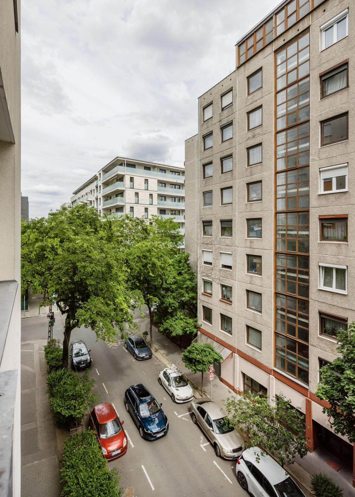Modern Two-bedroom With Free Parking *