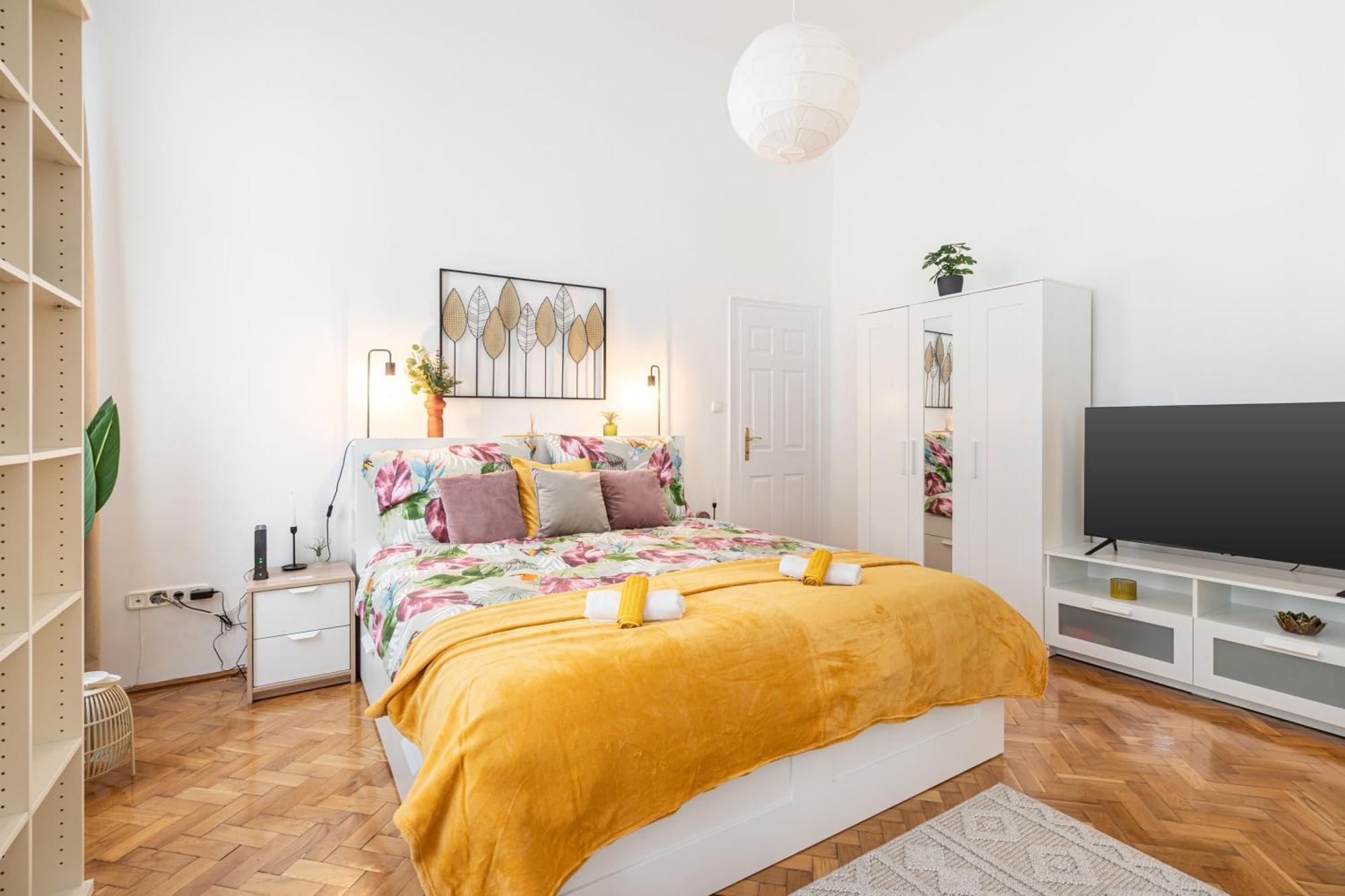 Cosmopolitan - Chic Getaway In A Fancy Neighbourhood Apartment Budapest