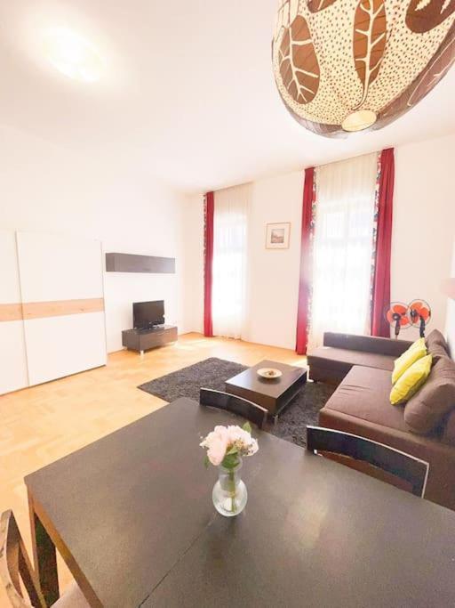 Spacious In A Vibrant Center Budapest