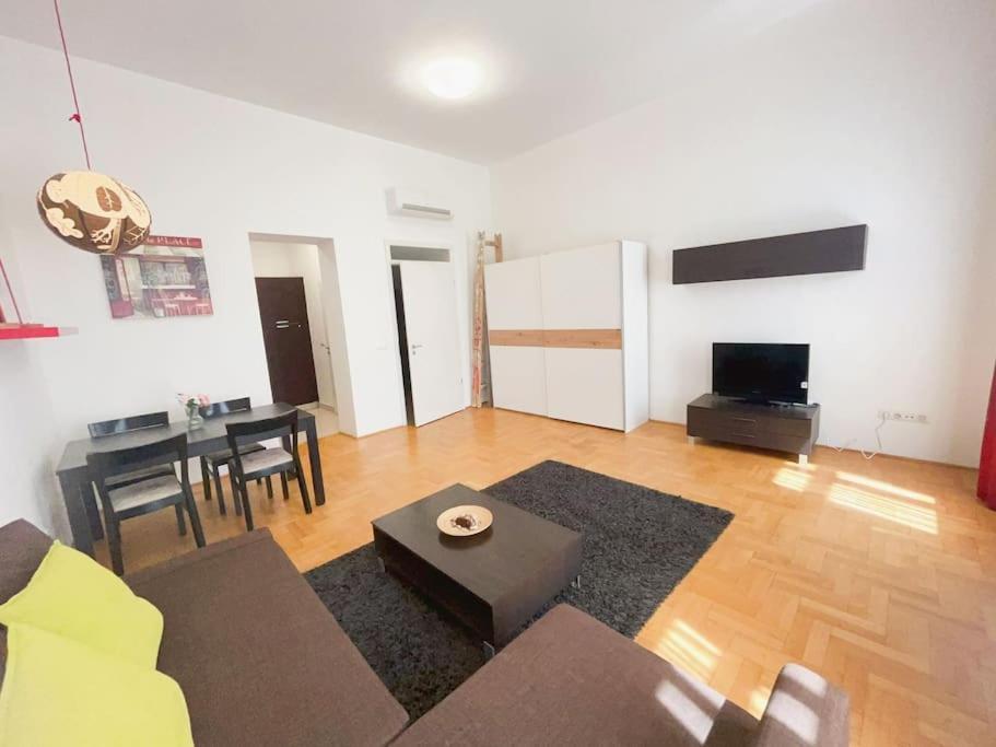 Spacious In A Vibrant Center