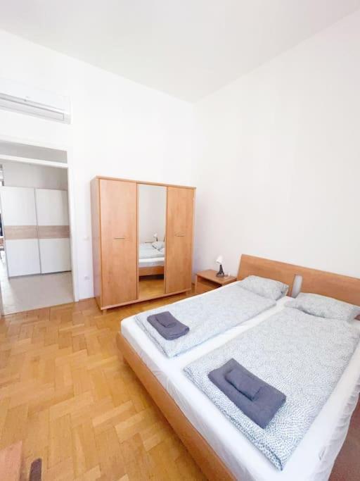Spacious In A Vibrant Center