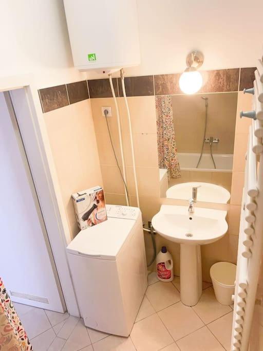 Spacious In A Vibrant Center * Budapest