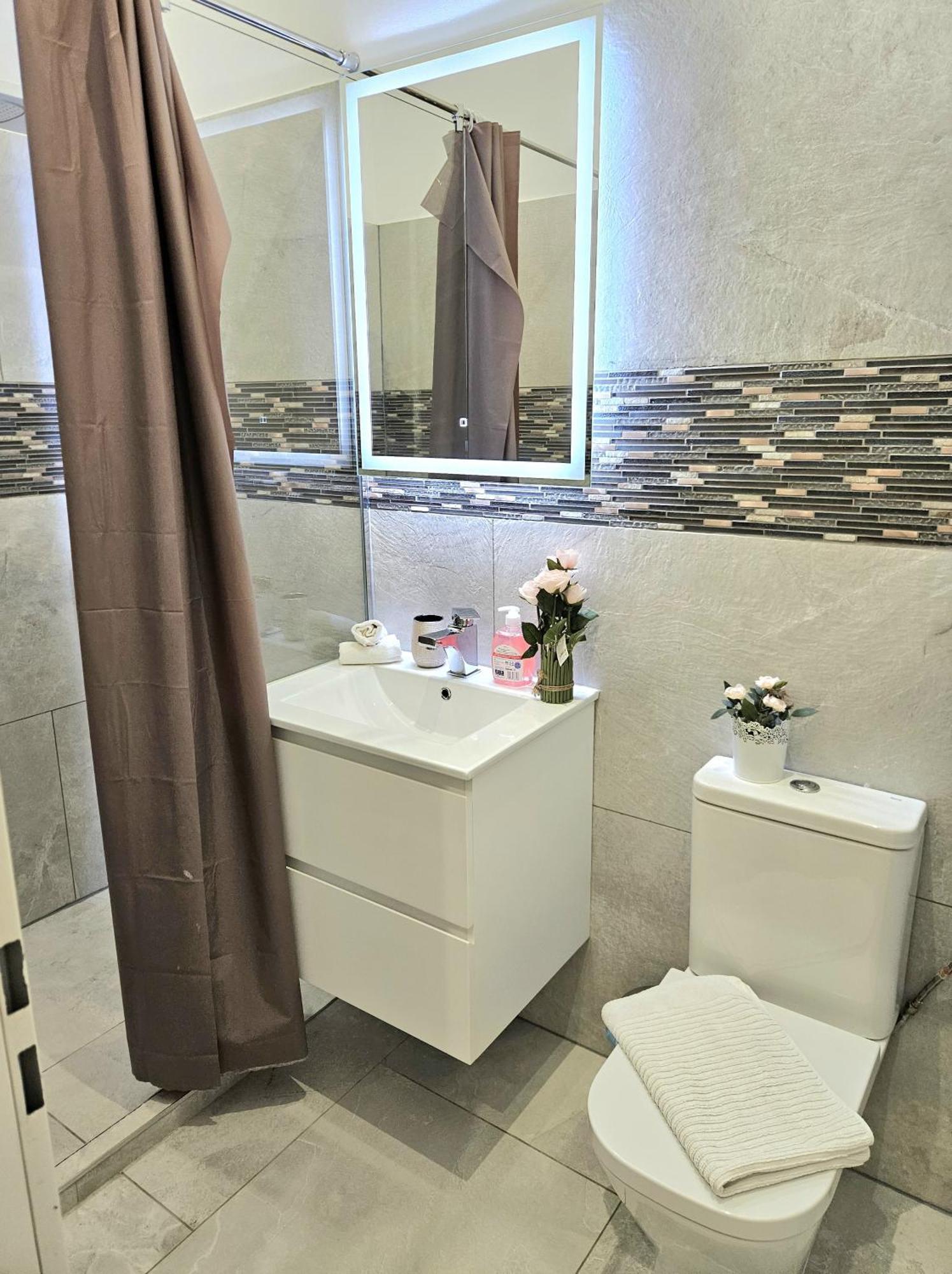 Apartment Designer Downtown Gem