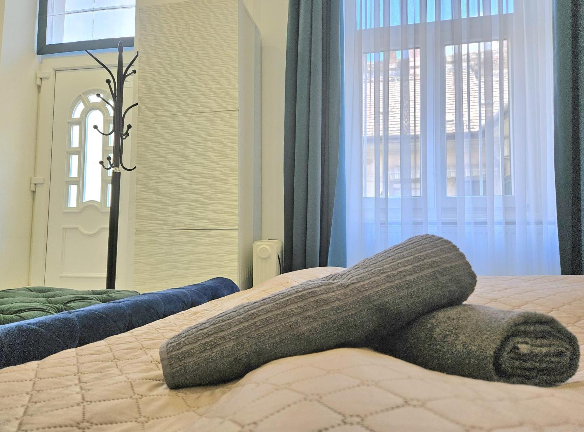 Apartment Designer Downtown Gem