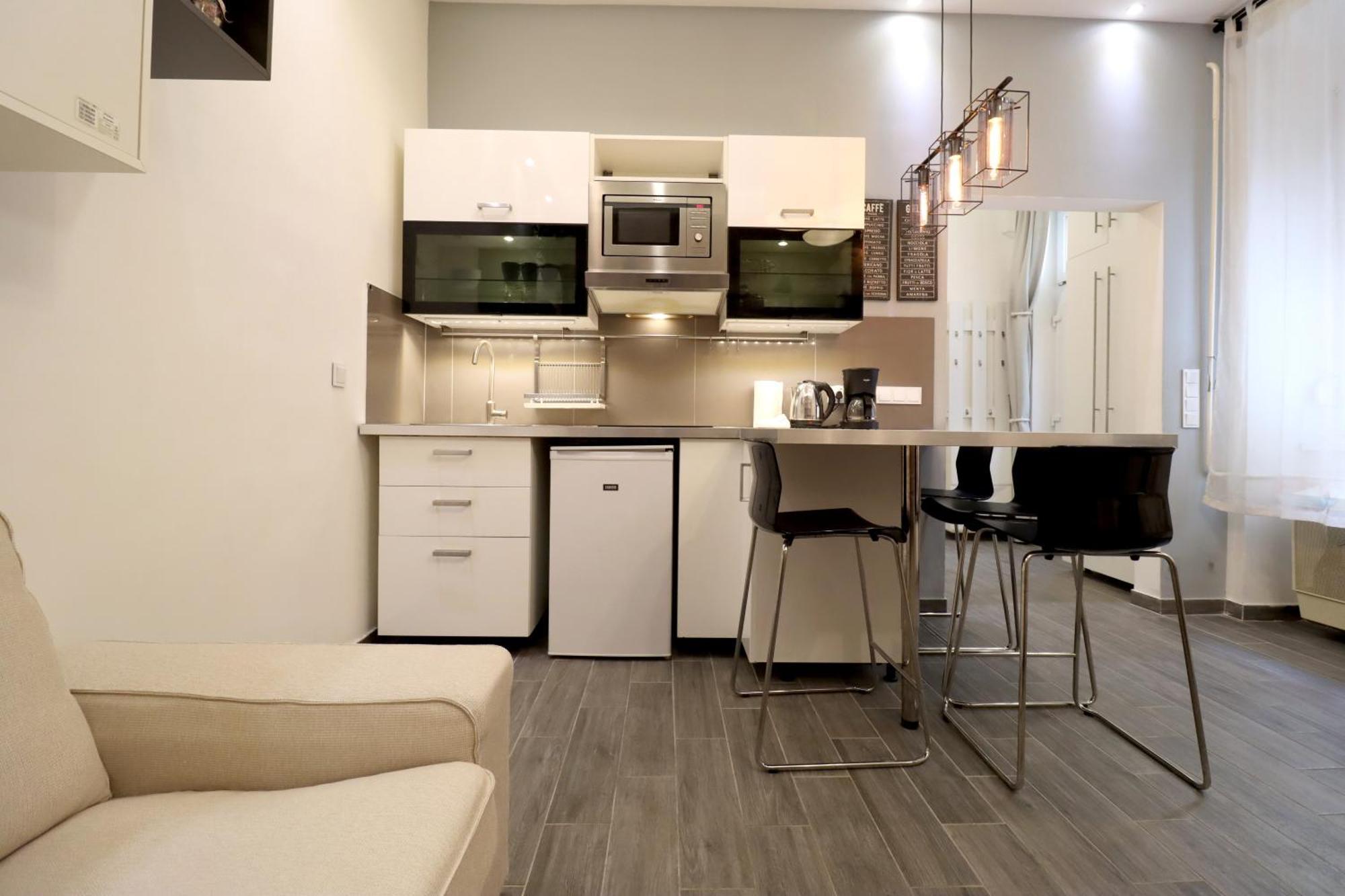 Klauzal 10 * Budapest