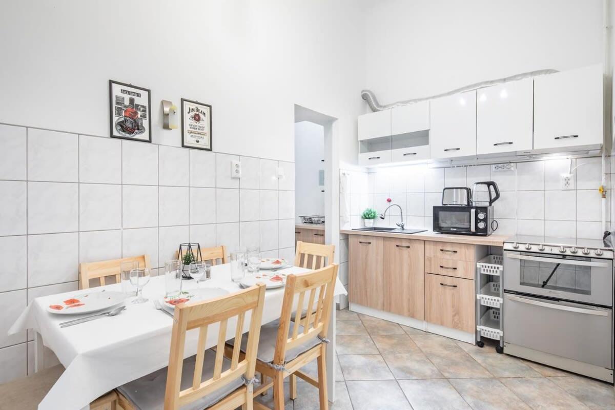 - Large And Comfy Appartamento *