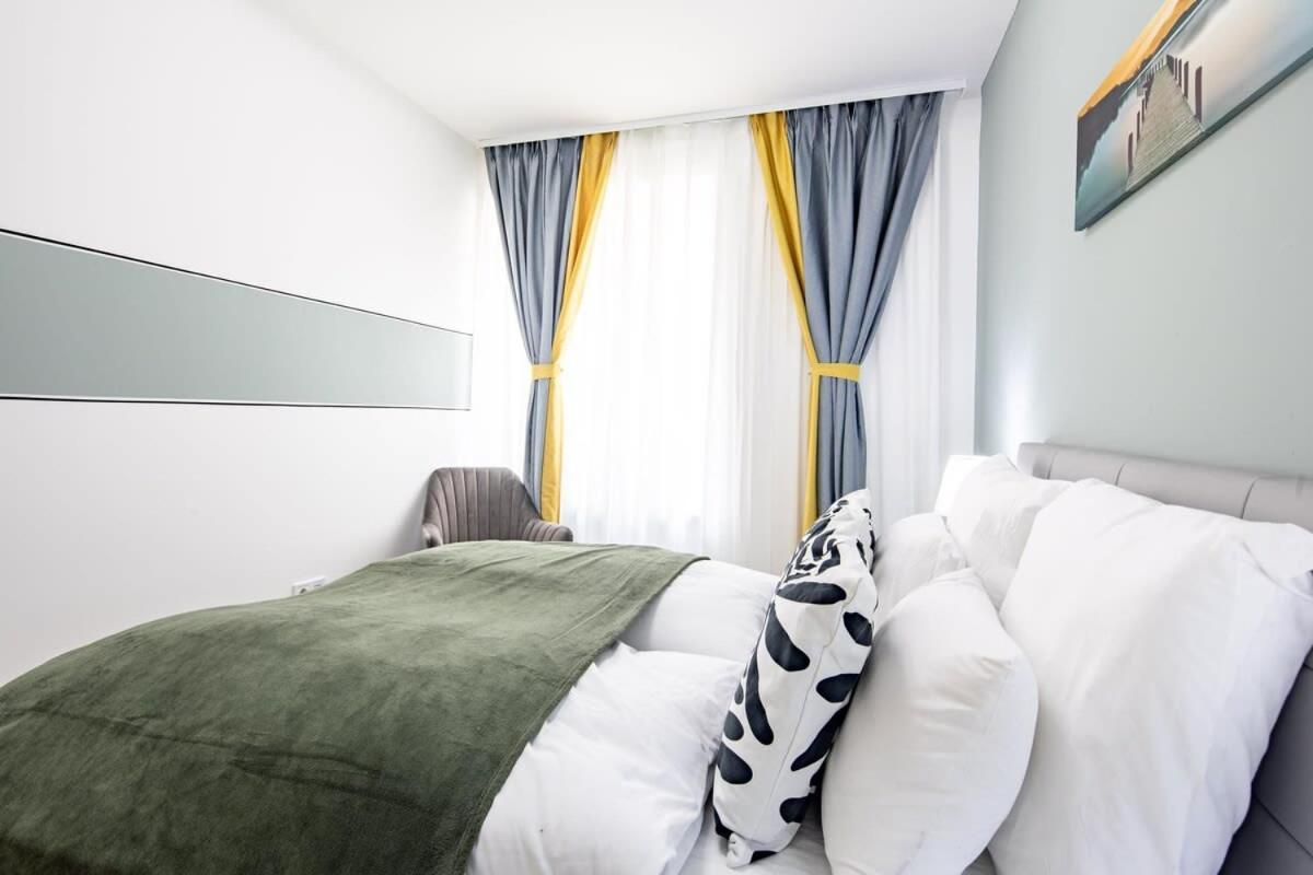 Free Parking - Balcony - Sunny - New Apartamento