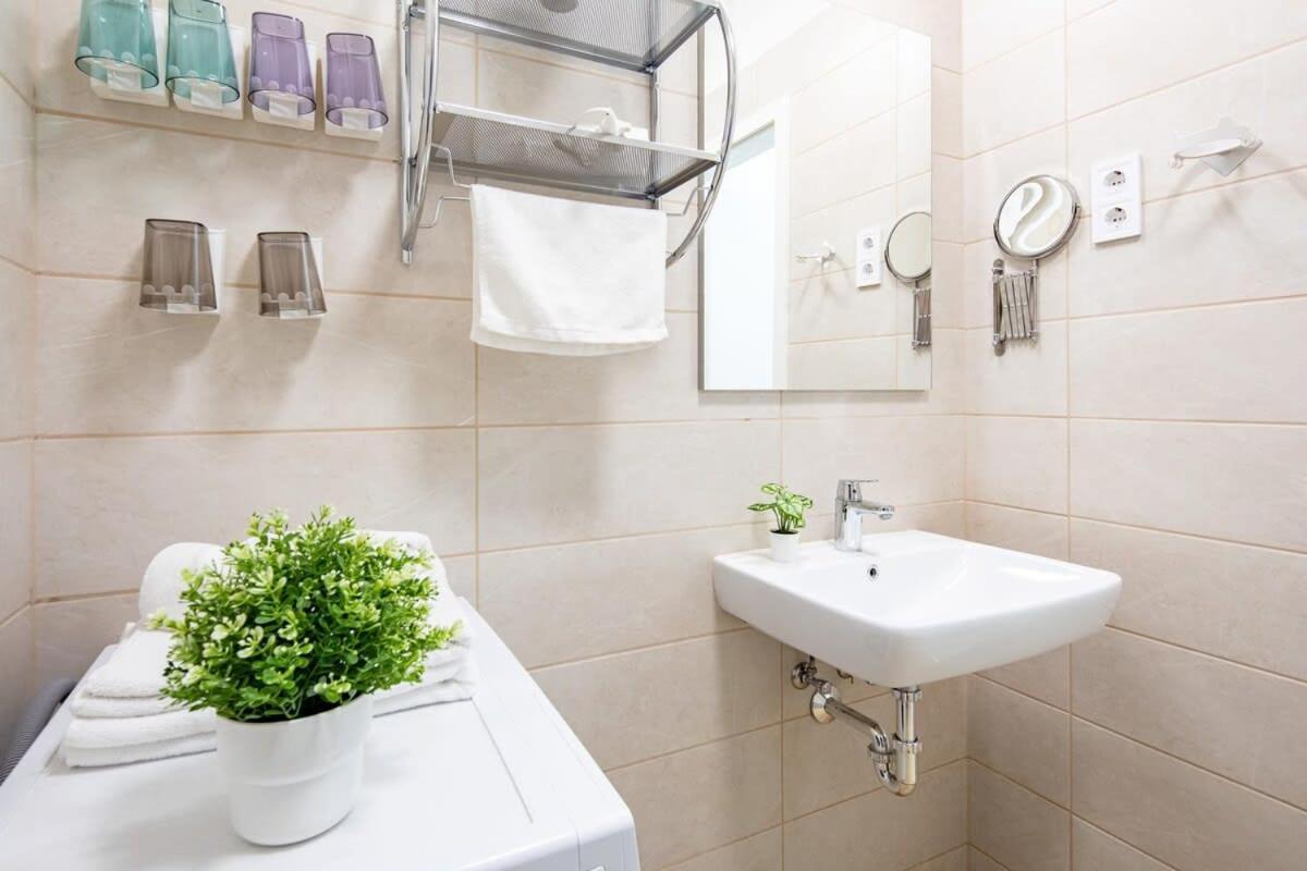 Apartamento Free Parking - Balcony - Sunny - New Budapest