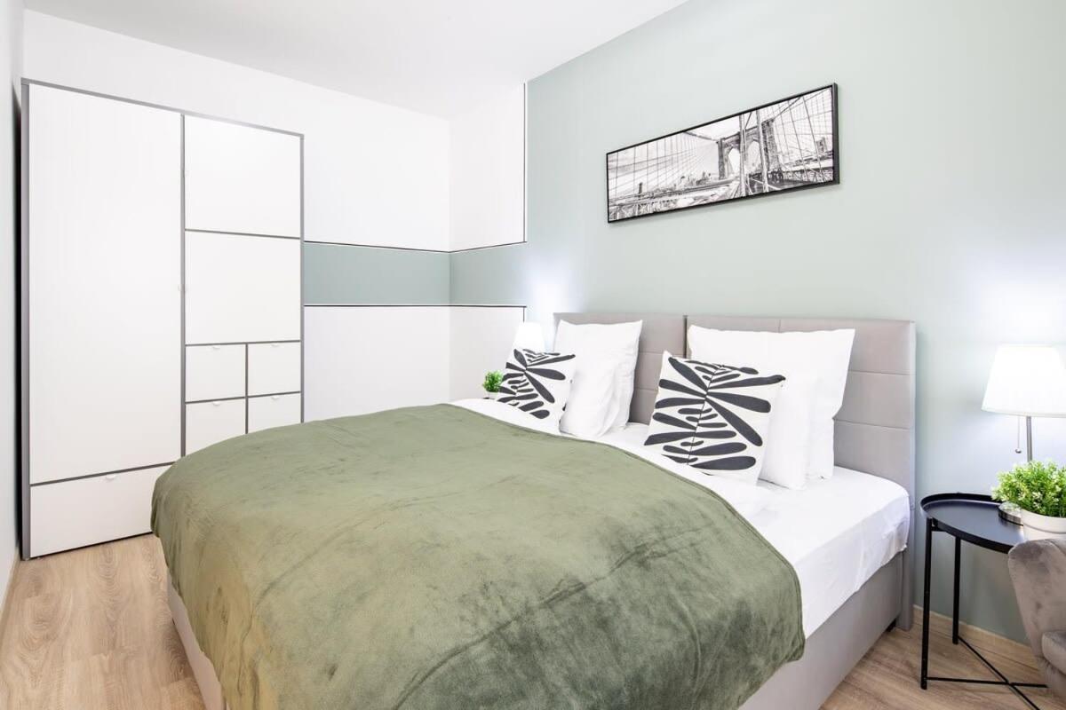 Free Parking - Balcony - Sunny - New Apartamento